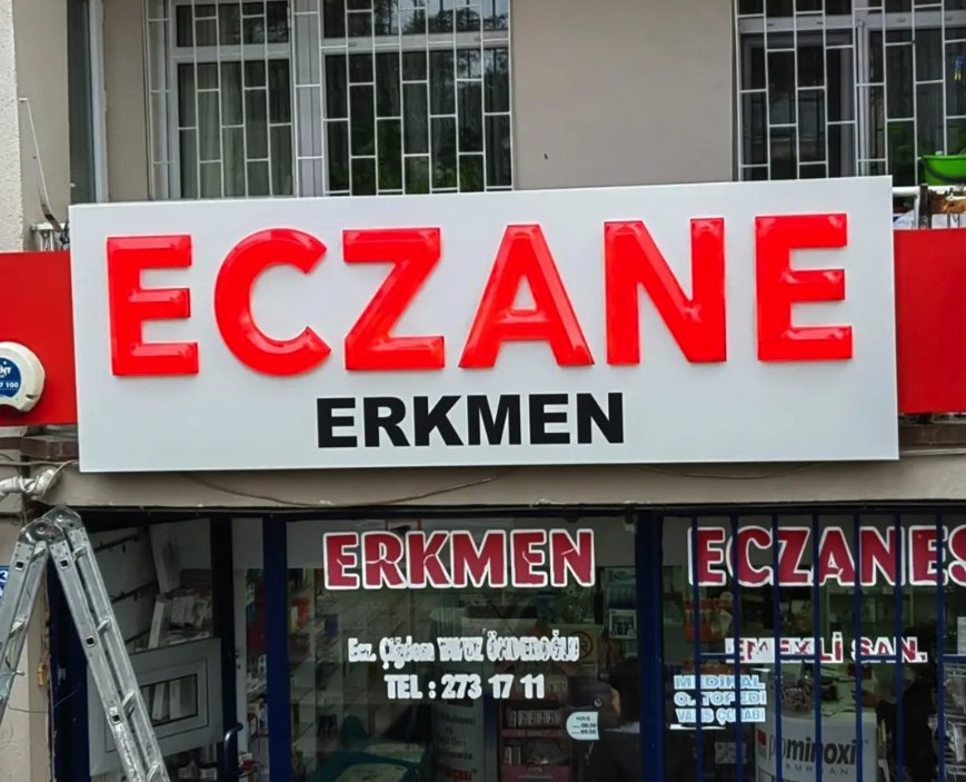 Eczane için ışıklı kutu harf tabela uygulaması